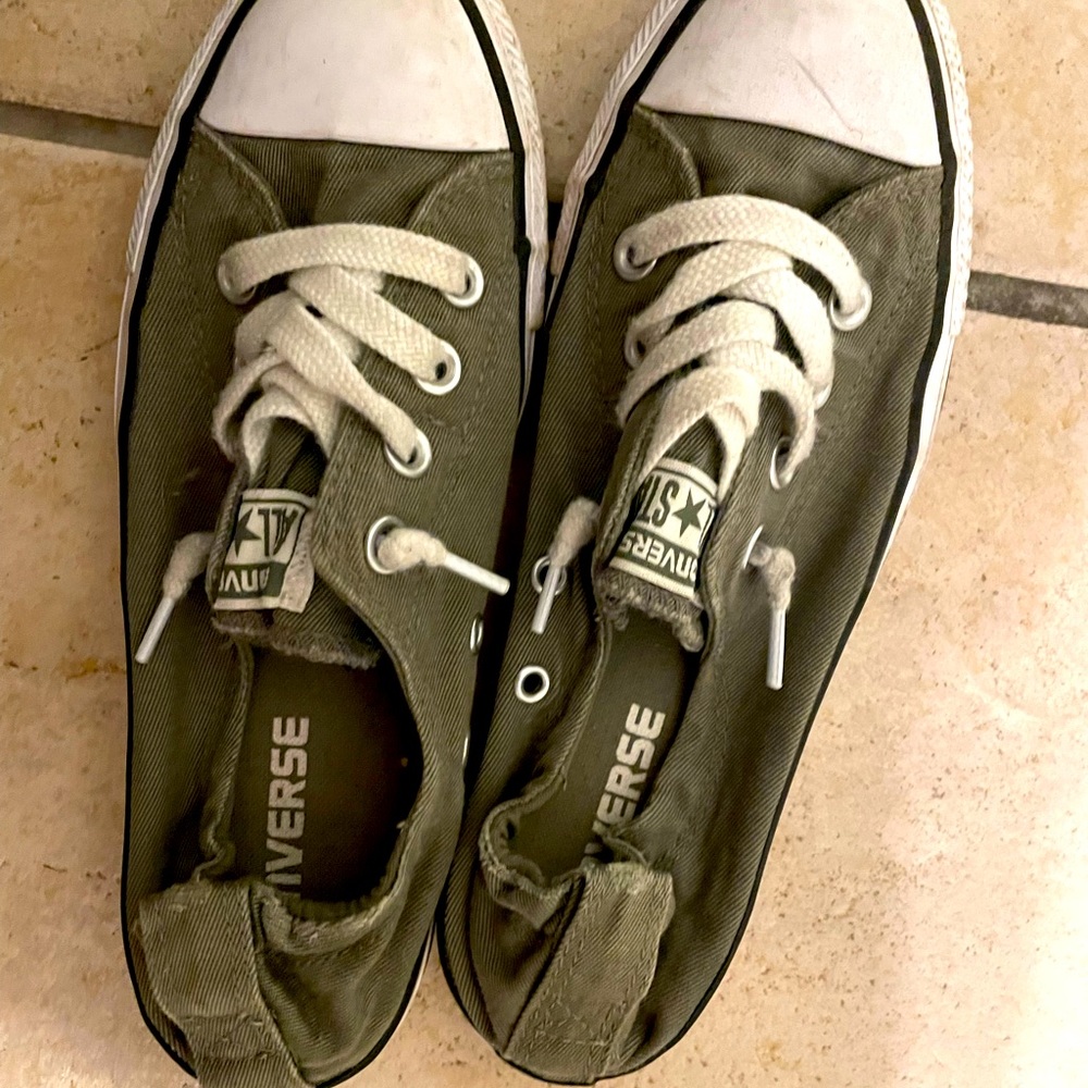 Women’s Converse sneakers size 6